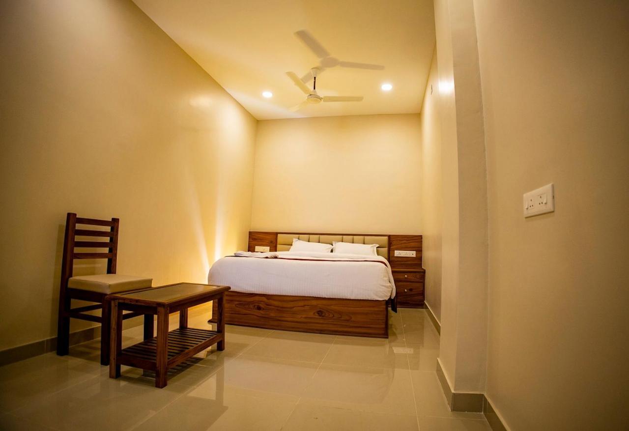 Kkm International Hotel Kuzhittura Luaran gambar