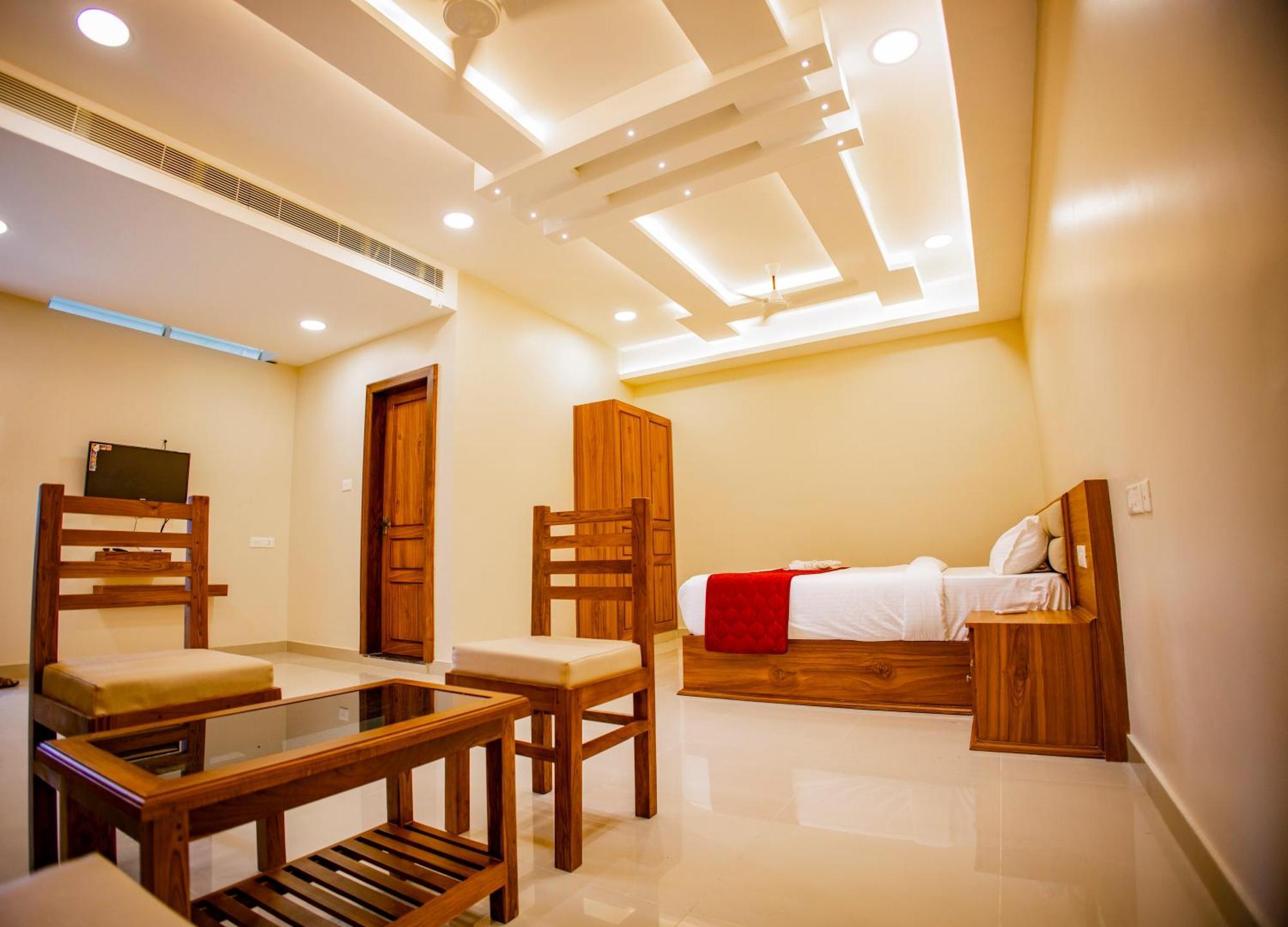 Kkm International Hotel Kuzhittura Luaran gambar